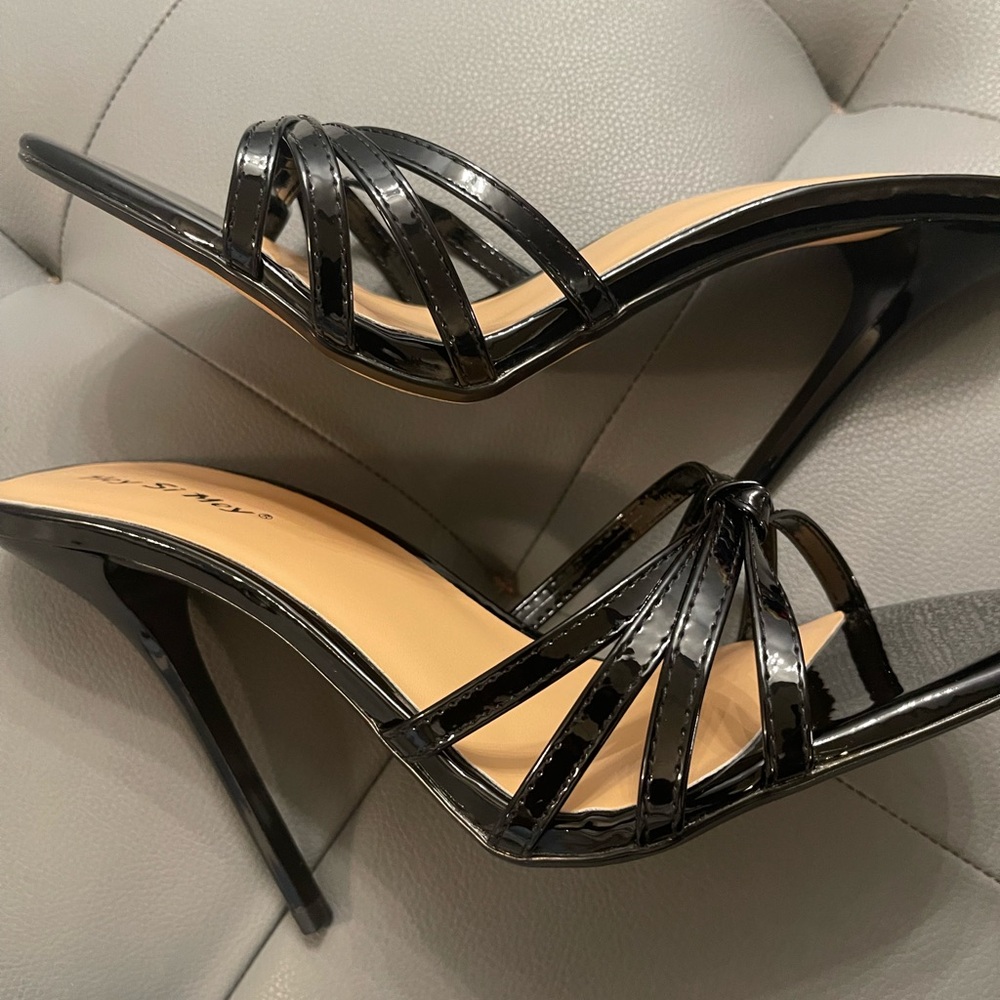 New Hey Si Mey Chic Black Strappy Heels